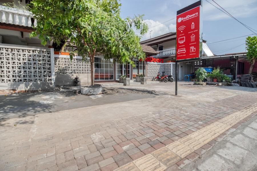 Reddoorz Near Malioboro Tugu Station Jogja Hotel Yogyakarta Eksteriør billede